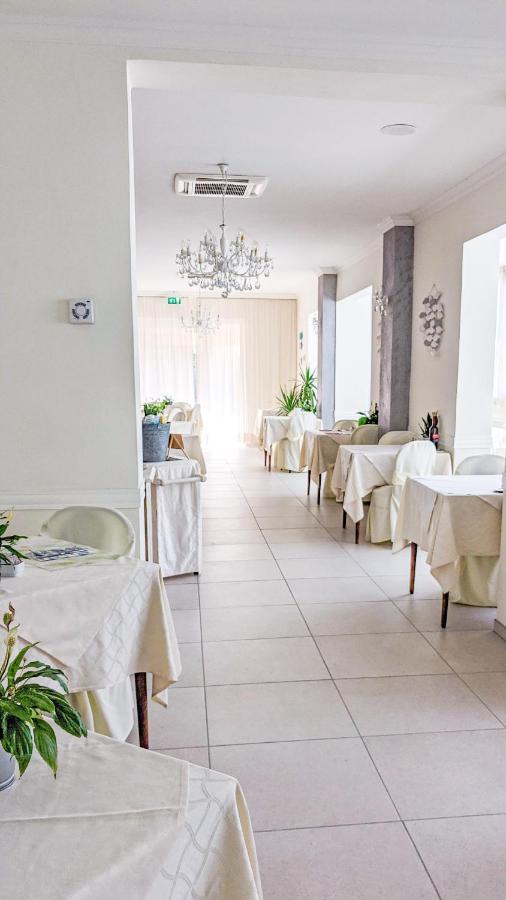 Hotel Explorer Cervia Esterno foto