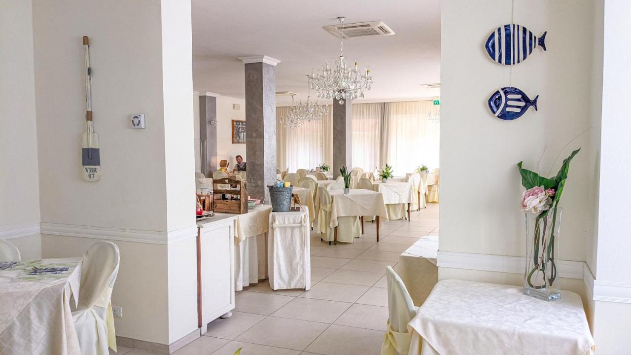 Hotel Explorer Cervia Esterno foto
