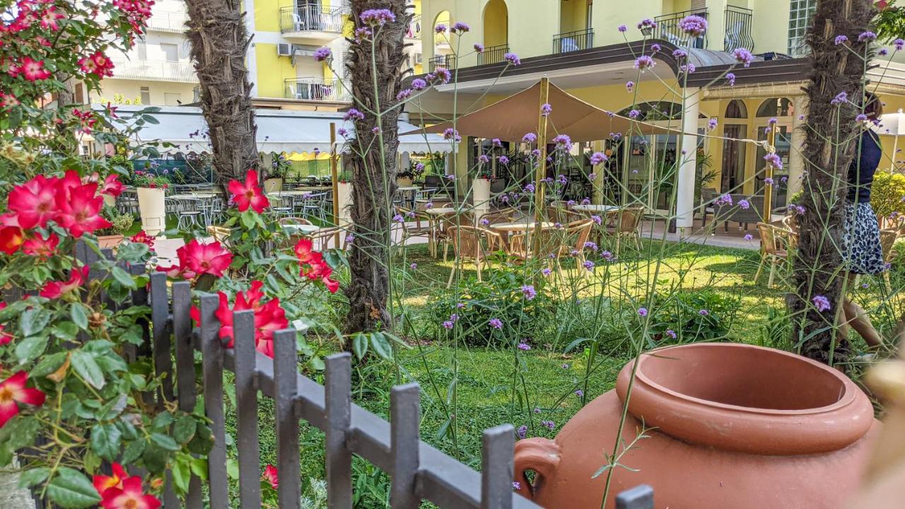 Hotel Explorer Cervia Esterno foto