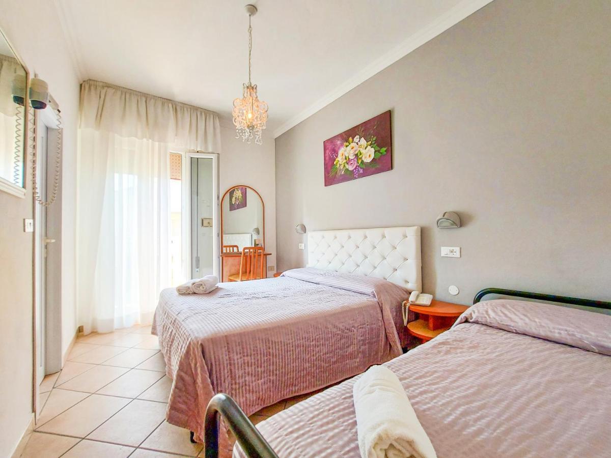 Hotel Explorer Cervia Esterno foto