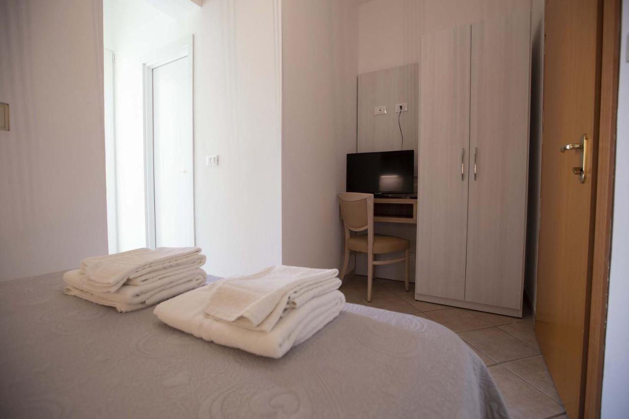 Hotel Explorer Cervia Esterno foto