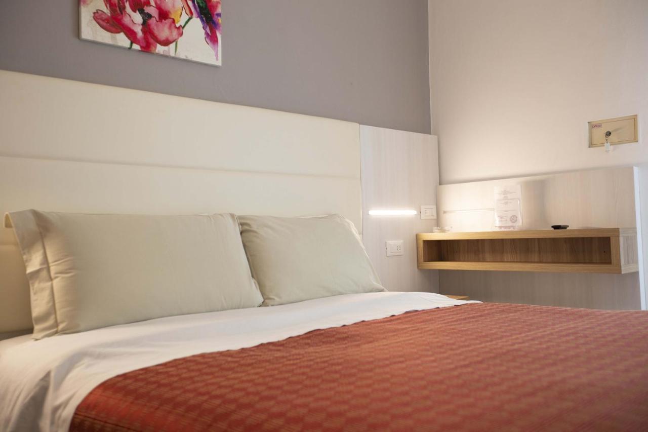 Hotel Explorer Cervia Esterno foto