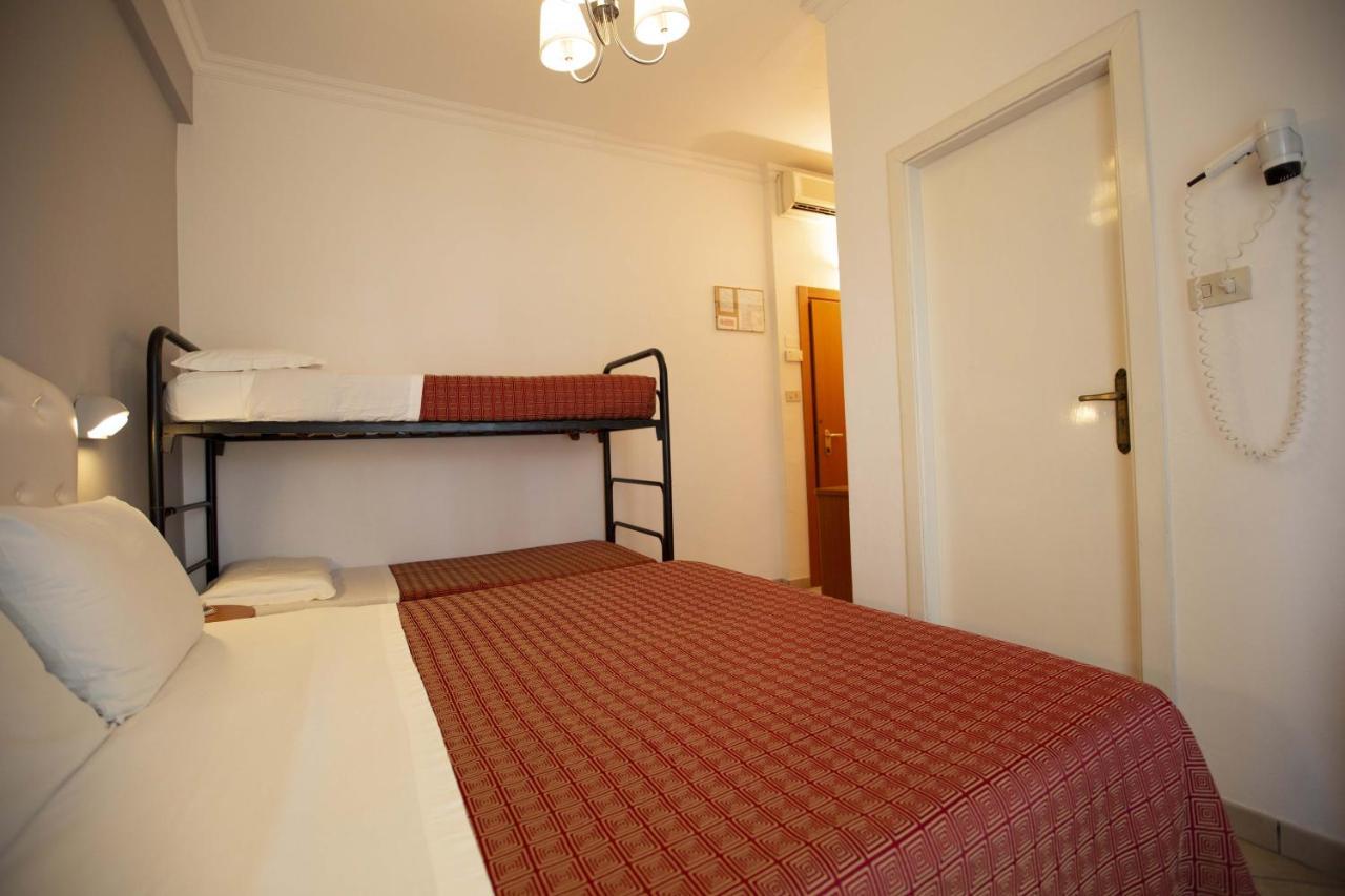 Hotel Explorer Cervia Esterno foto