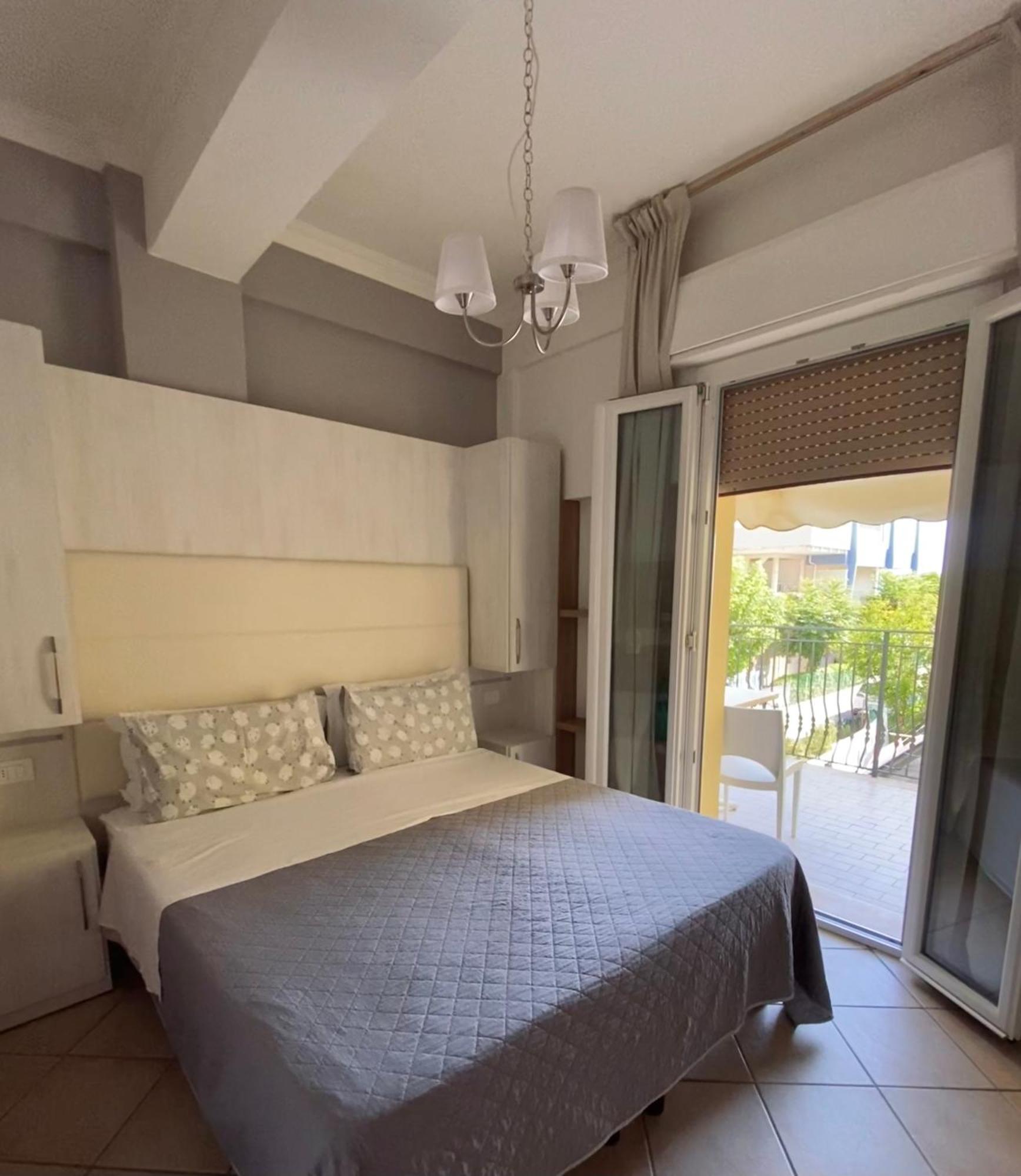 Hotel Explorer Cervia Esterno foto