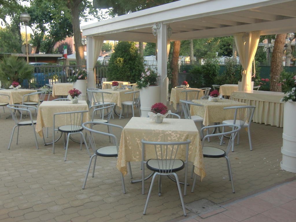 Hotel Explorer Cervia Esterno foto